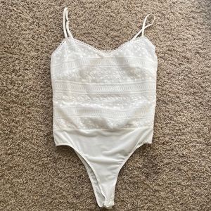 White body adjustable straps LIKE NEW